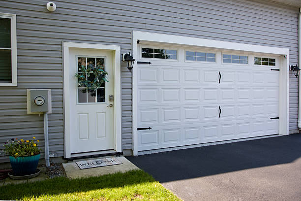 24/7 Emergency Garage Door Panel Replacement experts in Chanute, KS
